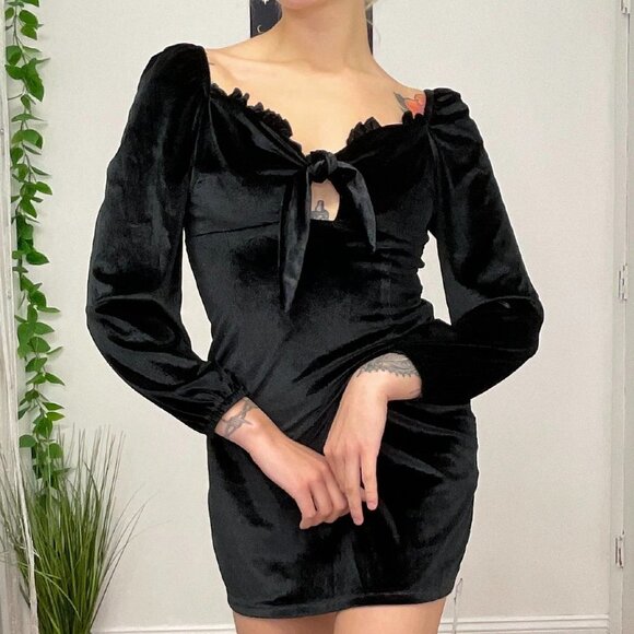 Glamorous Tie-Front Velvet Mini Dress Long Sleeve Size 6 Black - Picture 3 of 7